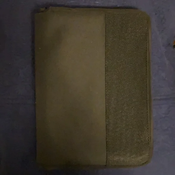 ~Greg Gift Company~ Black Bible Cover - Picture 2 of 9